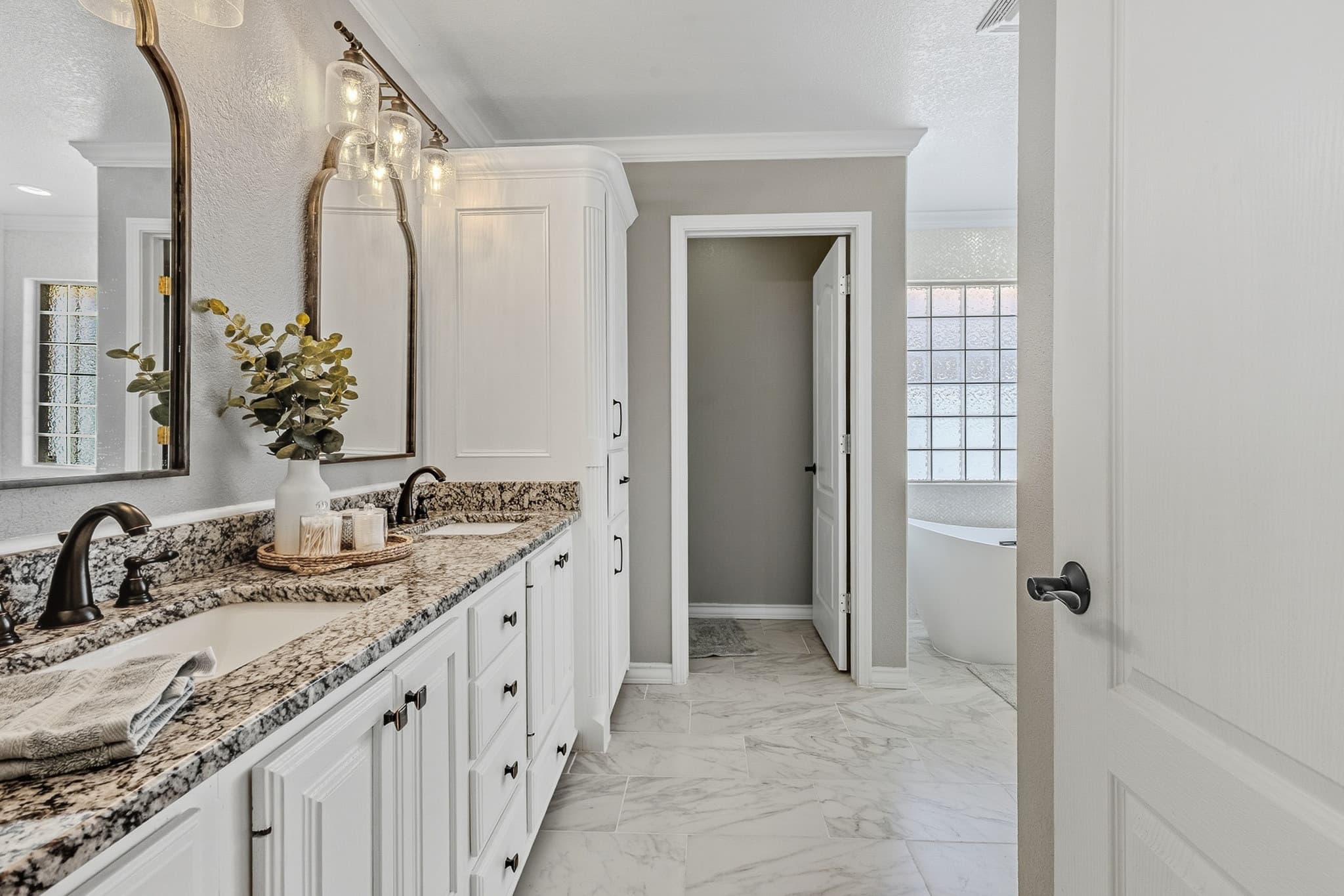 Editorial close-up and staging details captured by Lighthaus Studio
