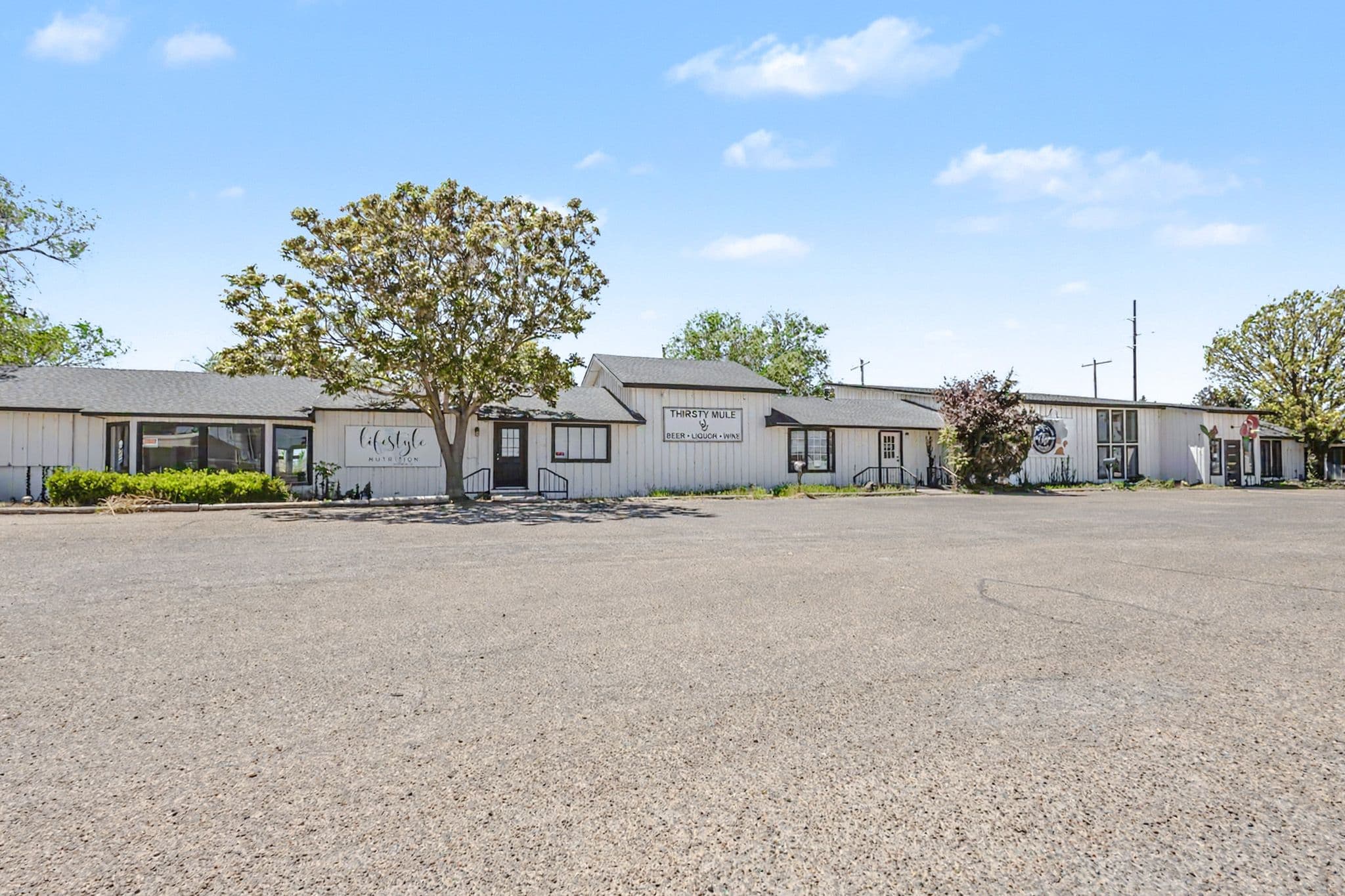 Exterior photo of front commercial property
