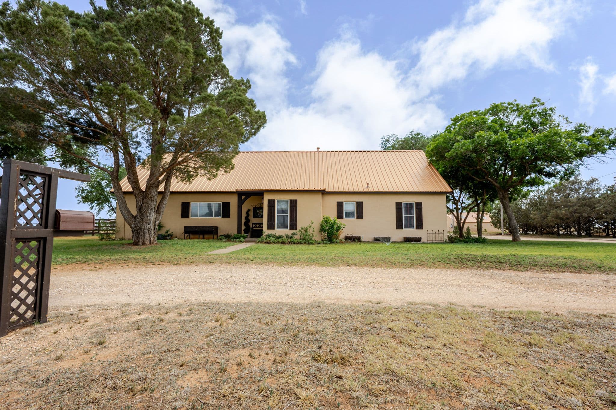 Exterior center shot of country home located in Clovis New Mexico